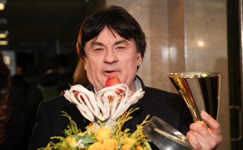 Певец Александр Серов