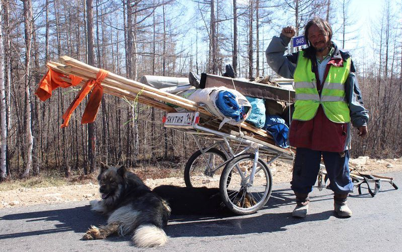 Пять лет в закрытых учреждениях и новые суды: как живет якутский шаман Александр Габышев