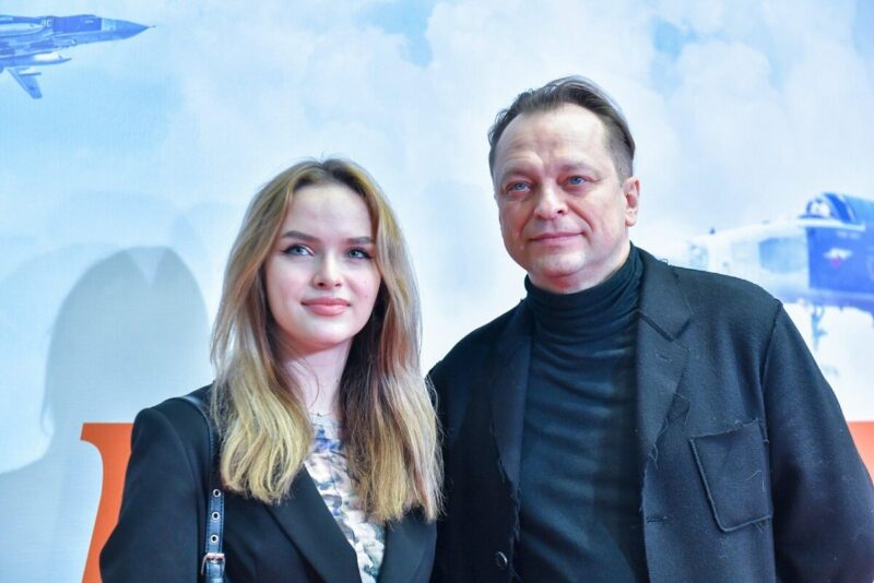 Отец уехал в другую семью, но стал ее главным зрителем: путь 21-летней актрисы Алисы Кот