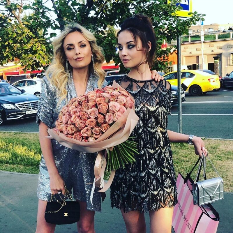 Громкий роман с Евгением Кунгуровым, два развода и взрослая дочь: как сложилась судьба звезды шоу «Голос» Елены Максимовой