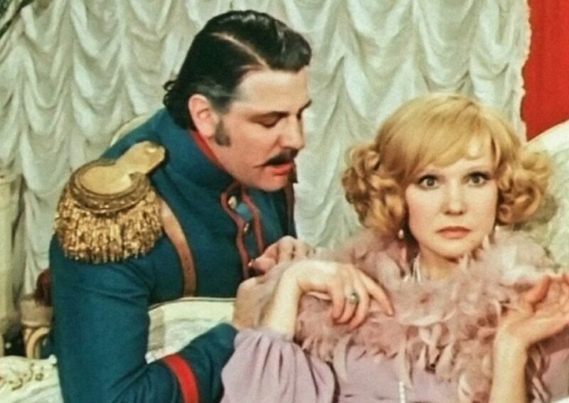 «По лицу ножом — шарах!»: на какие экстремальные жертвы шла Людмила Гурченко ради идеальной внешности