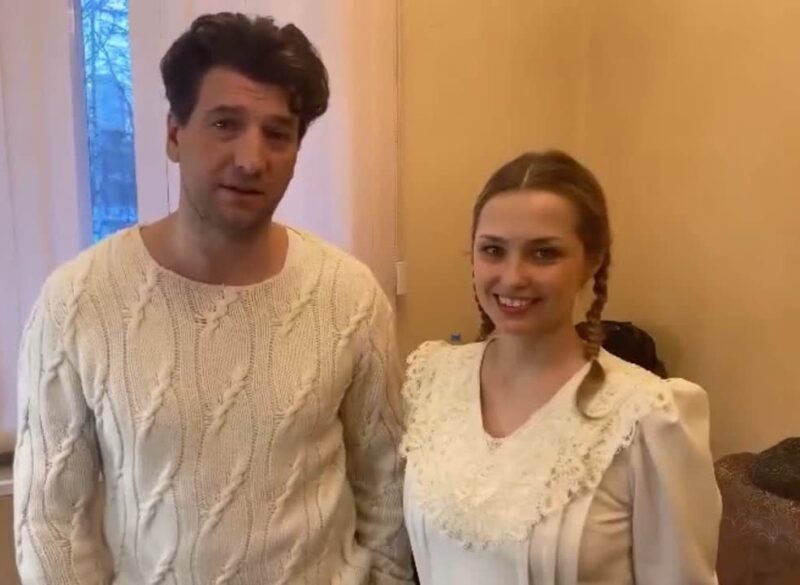 Аглая Шиловская и Александр Устюгов за кулисами театра