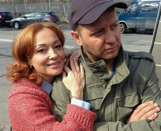 Обет холостяка из-за разбитого сердца, поздняя любовь и три дочери: личная жизнь звезды «Глухаря» Владислава Котлярского