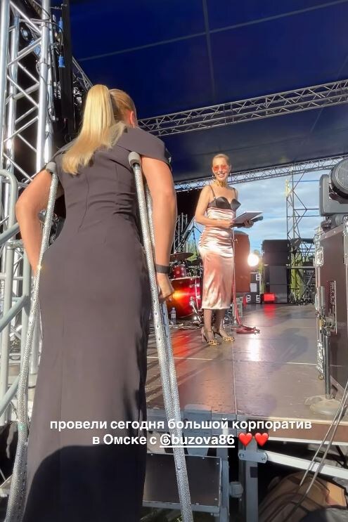 Нога перед носом пассажира: почему полет Собчак и Бузовой обернулся сеансом разоблачения в Сети
