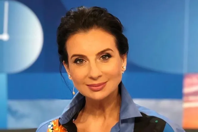 Одевает Кремль, «Аэрофлот» и знаменитую сестру: как живет дизайнер Виктория Андреянова, создавшая свадебный образ для племянницы в 2025 году