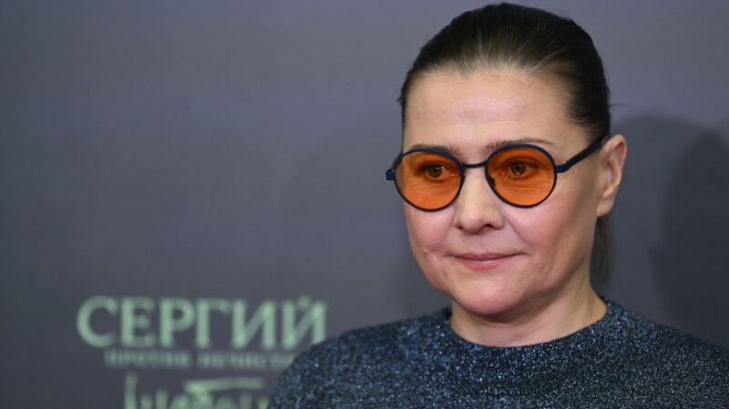 «Очень плохо выглядит для своего возраста»: почему Мария Голубкина не колет «гадость» и не стесняется седины