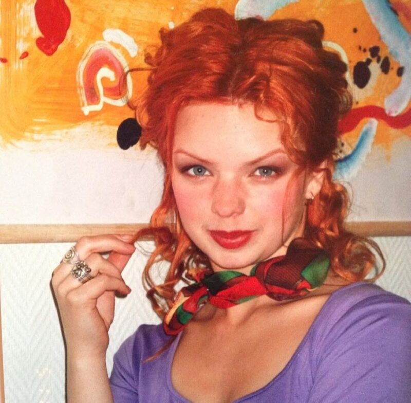 Алиса Гребенщикова во время участия в ледовом телешоу