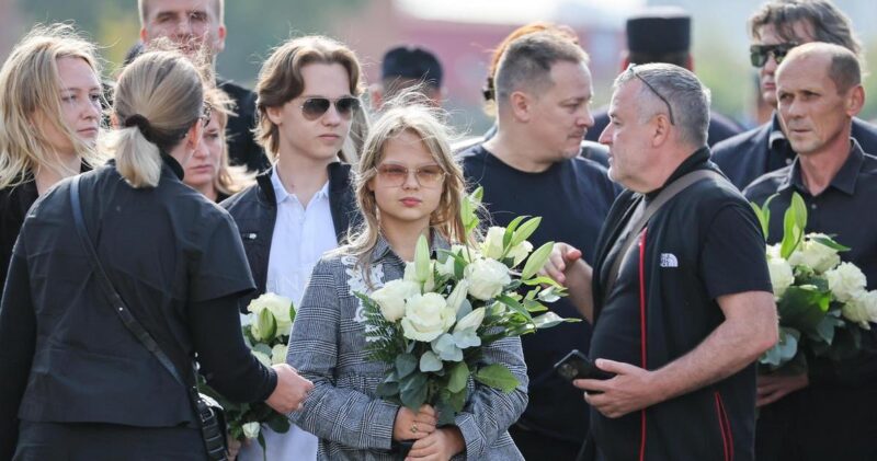 Жизнь семьи Юрия Шатунова в Германии: второй брак вдовы, сын-пилот и увлечения дочери