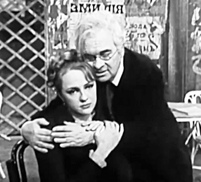 Екатерина Градова и пожилой режиссёр Максим Штраух во время их необычного платонического союза.