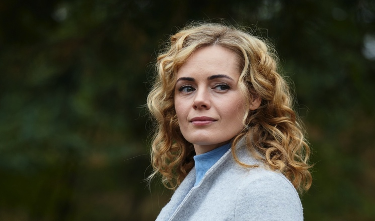 «Я ответила «нет», а муж ждал за дверью»: за какую ошибку юности актриса Анна Миклош платила годами бесплодия
