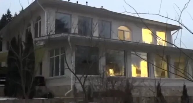 Двухэтажный загородный особняк семьи в Подмосковье