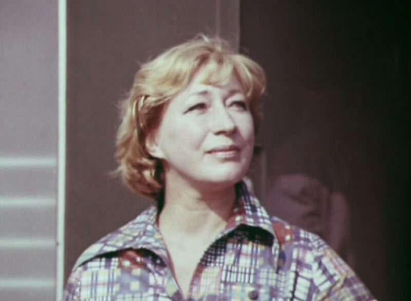 Актриса Наталья Энке, супруга Льва Круглого, в 1976 году удостоилась звания заслуженной артистки РСФСР