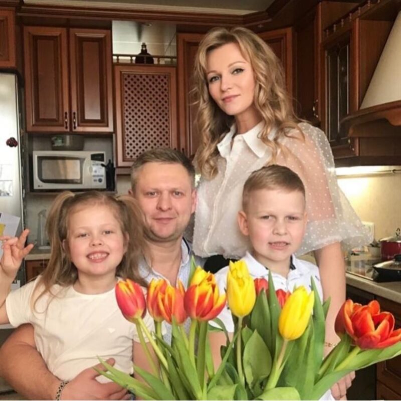 На экране — скандалы и развод, а дома — крепкий брак: как живут супруги-актеры Андрей Гульнев и Валентина Лебедева