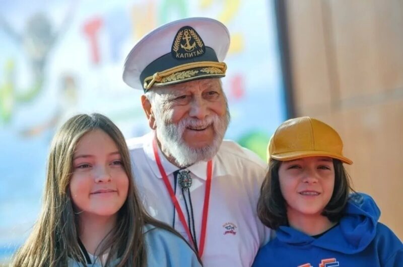 Романы после 90 лет, примирение с сыном и морская фуражка: какой была долгая жизнь Бедроса Киркорова