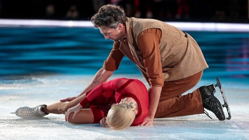 Жуткое падение на Skate America в 2004 году потрясло зрителей и спортивных экспертов