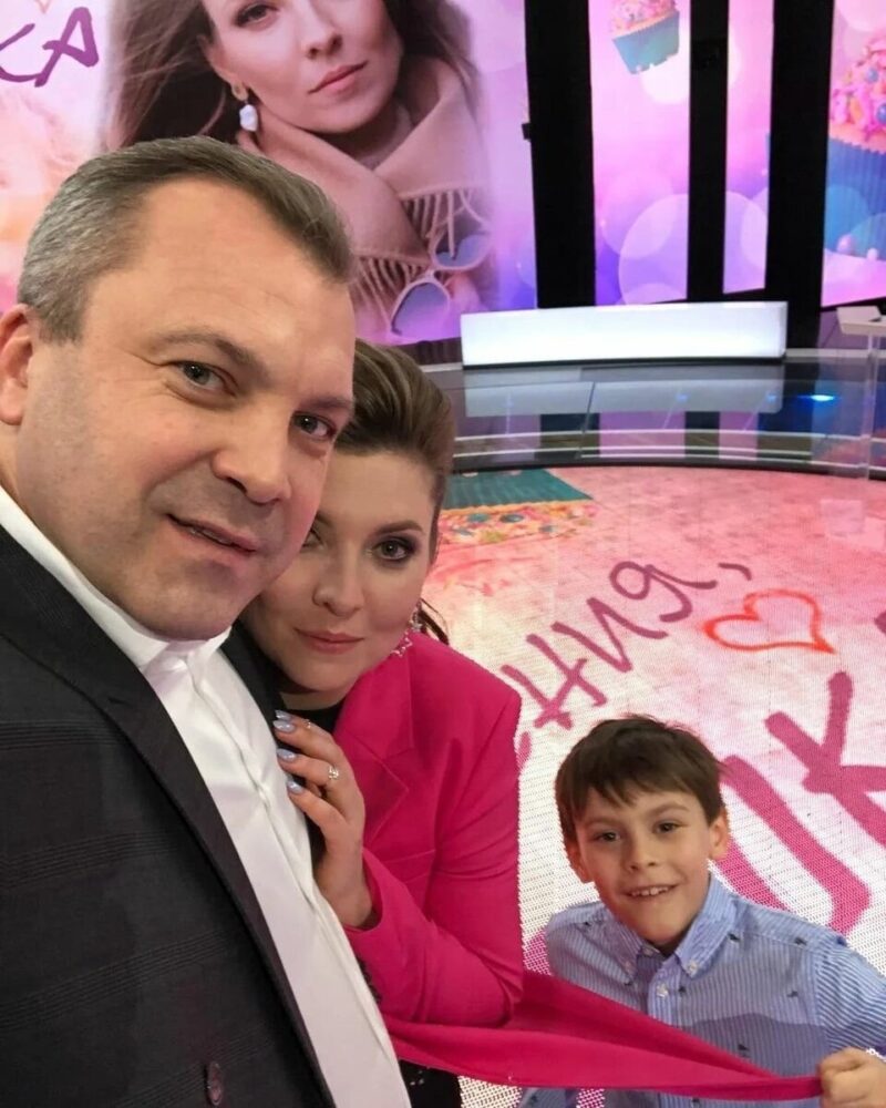 «Главная победа»: как Ольга Скабеева и Евгений Попов воспитывают 11-летнего сына за закрытыми дверями