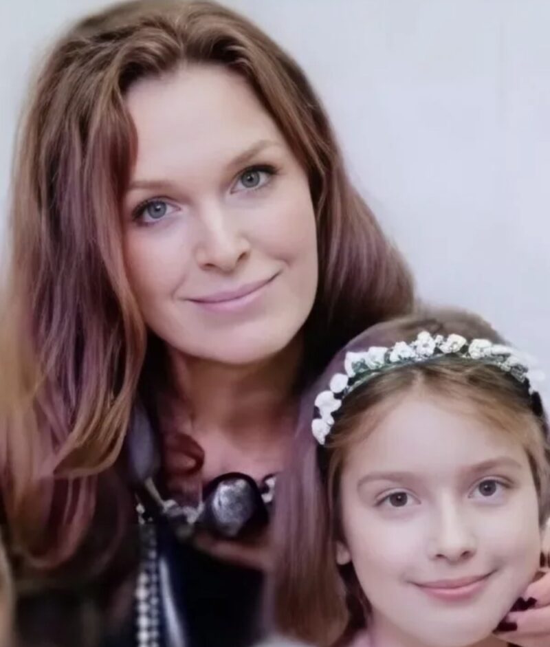 Дочь в 41 год, дачные заботы и редкие роли: почему Марина Могилевская выбрала тишину