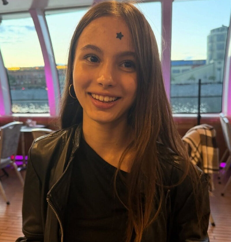 Редкий кадр: актриса Светлана Иванова поделилась снимком 14-летней дочери от Джаника Файзиева