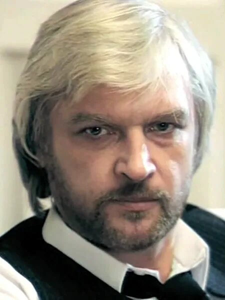 Настоящий отец исчез до его рождения: семейная тайна и позднее отцовство Анатолия Руденко