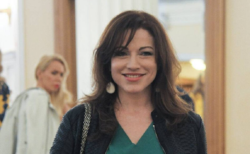 Без лица в кадре: Алёна Хмельницкая необычно показала выпускной 16-летней дочери от Тиграна Кеосаяна