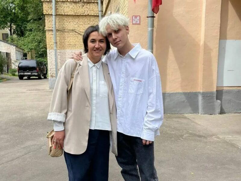 Певец Ваня Дмитриенко со своей матерью Светланой Павловой