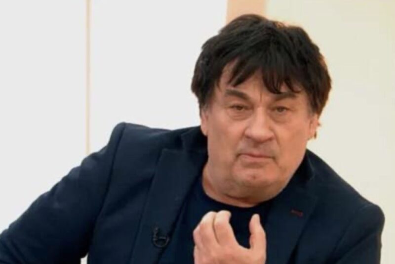 «Взять и уйти со сцены»: почему резкое заявление Александра Серова о молодых артистах вызвало споры в Сети