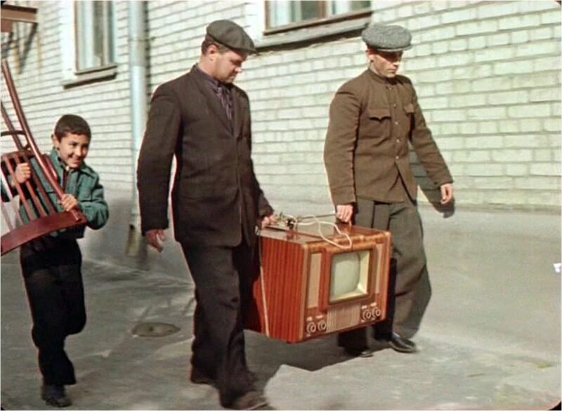 Социальные гарантии, жилье и доходы: сравнение уровня жизни в СССР и современной России