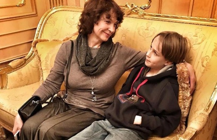 Вдова артиста Галина Евдокимова с внуком