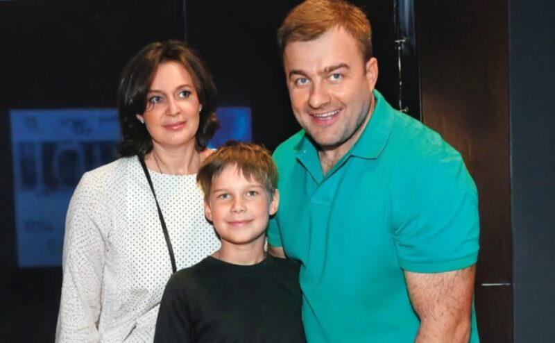 Михаил Пореченков-младший в детстве с родителями