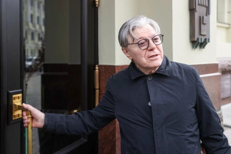 Сложные чувства к стране, две семьи и затворничество дочери: как сложилась судьба Александра Збруева