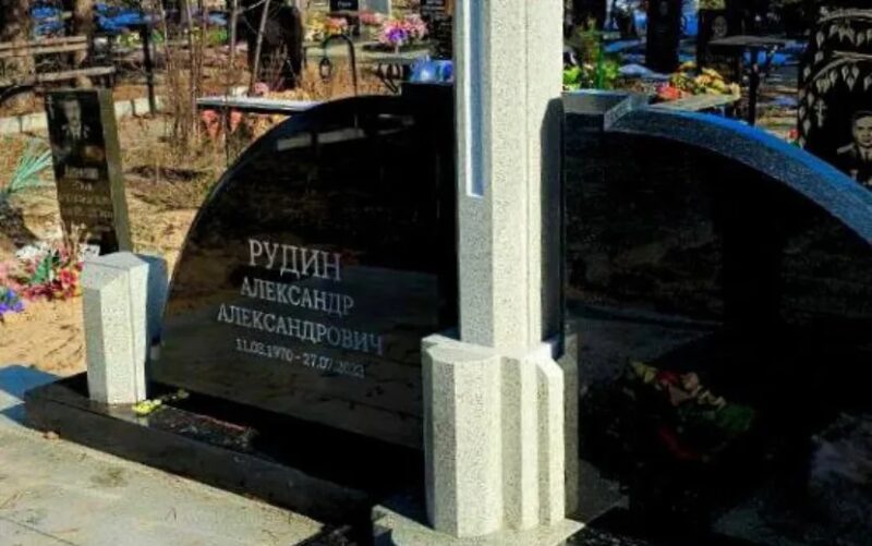 Три утраты, место на кладбище рядом с мужем и возвращение на сцену: история певицы Натали