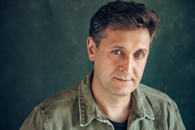 Почему актер Олег Масленников-Войтов взял фамилию отчима и как сам стал отцом для чужого ребенка