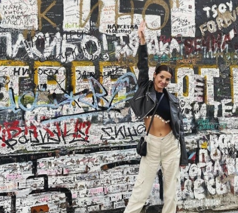 Валерия, которая моложе Александра Пашкова, также строит актерскую карьеру
