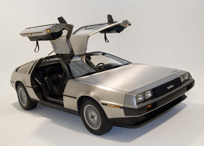 Фантастический вид DeLorean DMC-12 идеально подошел для концепции машины времени