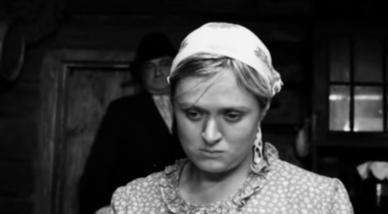 Два брака с одним мужем, допросы сына и «деспотизм» дочери: из чего состоит реальная жизнь Анны Михалковой
