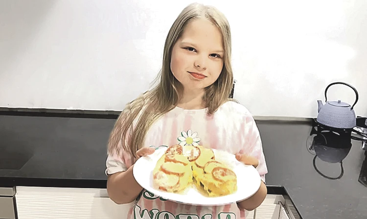Дочь артиста Эстелла Шатунова