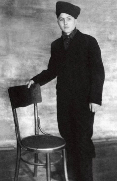 Василий Шукшин в середине 1940-х годов