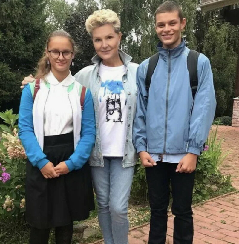 Суды, страх предательства и первая работа: Маргарита Суханкина откровенно рассказала о приемных детях