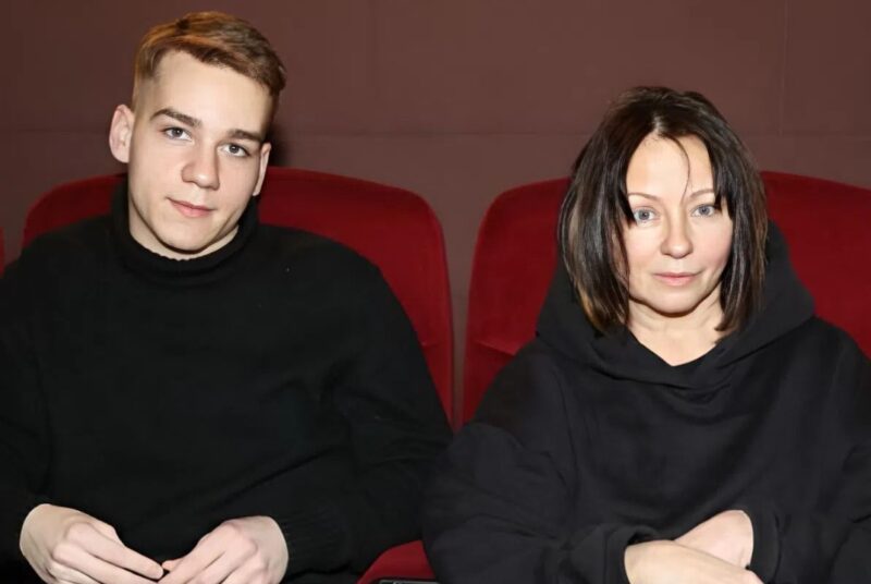 Ян Добровольский и его мать Евгения Добровольская