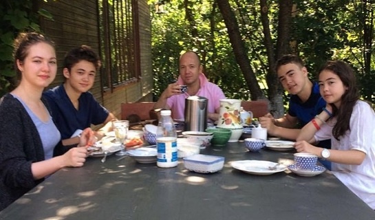 Евгений Стычкин в окружении наследников