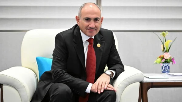 Почему Никол Пашинян сменил иронию на долгие публичные объяснения