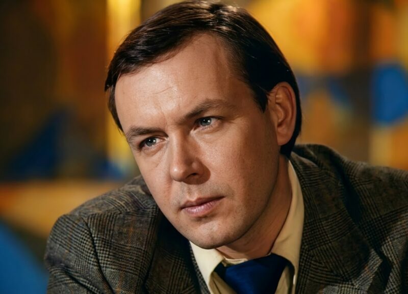 Актер в производственной драме «Легко быть добрым», 1976 год