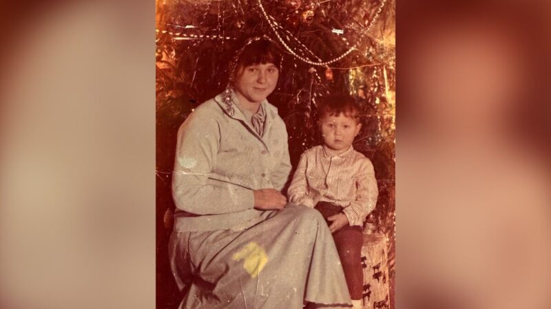 Александр Бардин в детские годы с мамой