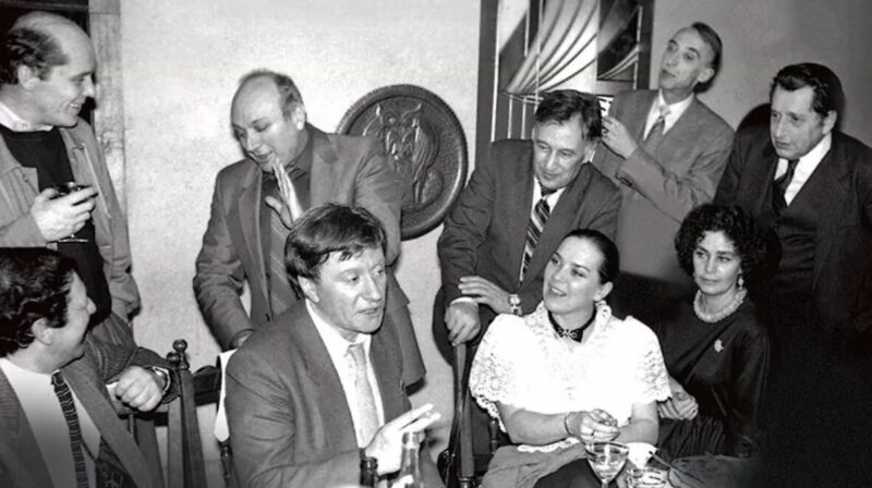 Андрей Миронов и Лариса Голубкина в компании коллег и друзей, 1986 год