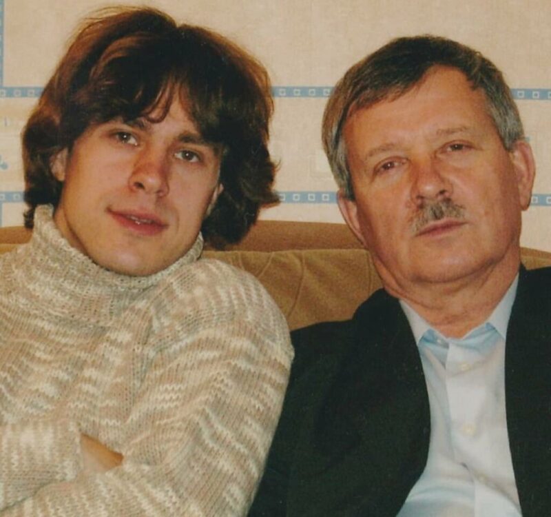 Несостоявшаяся свадьба с Анной Ковальчук и тайный брак в 40 лет: как живет актер Сергей Перегудов