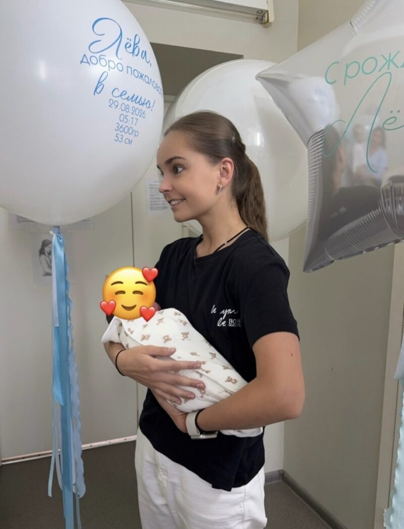 Дина Аверина и Дмитрий Соловьев впервые стали родителями: пара раскрыла имя и параметры сына