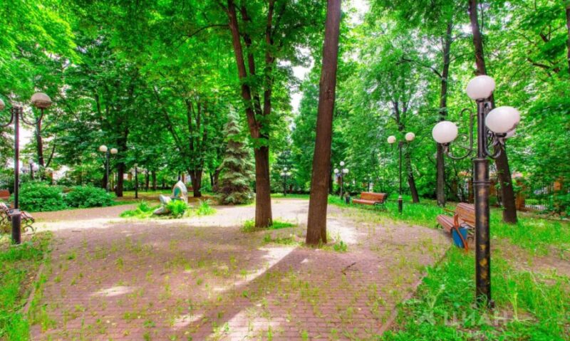 Пентхаус у Кремля и секретный интерьер: что известно о московском жилье Константина Эрнста