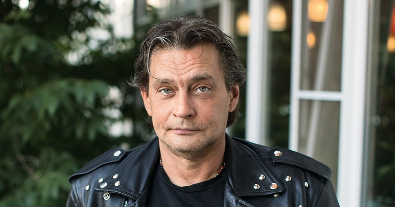 «Вылетел из обоймы»: почему Александр Домогаров ушел из театра после 30 лет службы и отказался от съемок