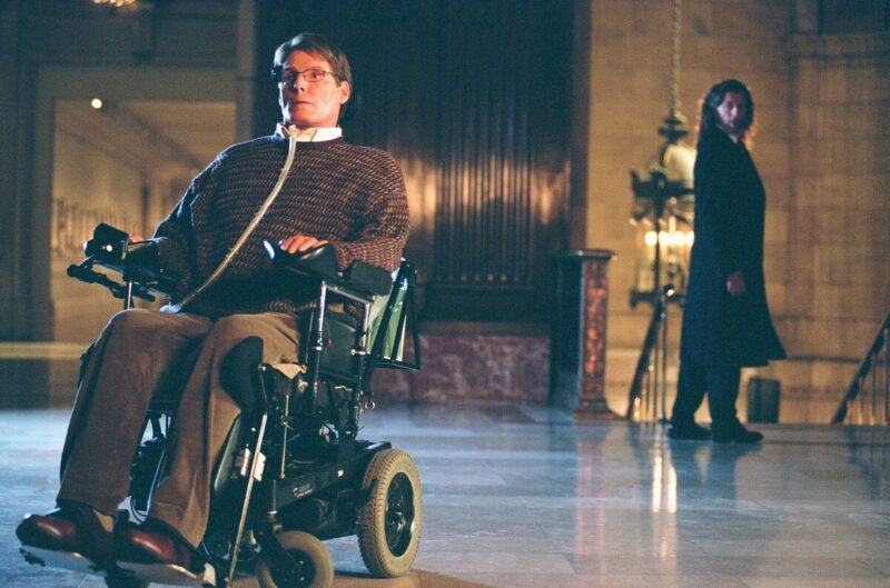 Трагедии за кадром: 6 героев популярных сериалов, чью экранную гибель сценаристам пришлось вписать в сюжет