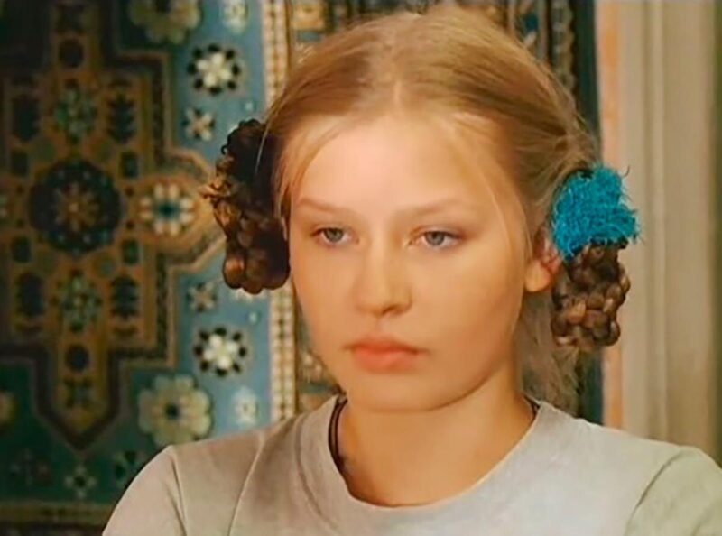 Потеря отца в 11 лет, тайный роман и полет на орбиту: через что прошла Юлия Пересильд на пути к славе